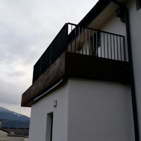 Balkon mit Stahl