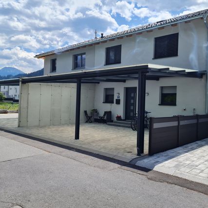 Modernes Carport vom Schlosser